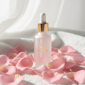 Aceite esencial de rosa pura con pétalos